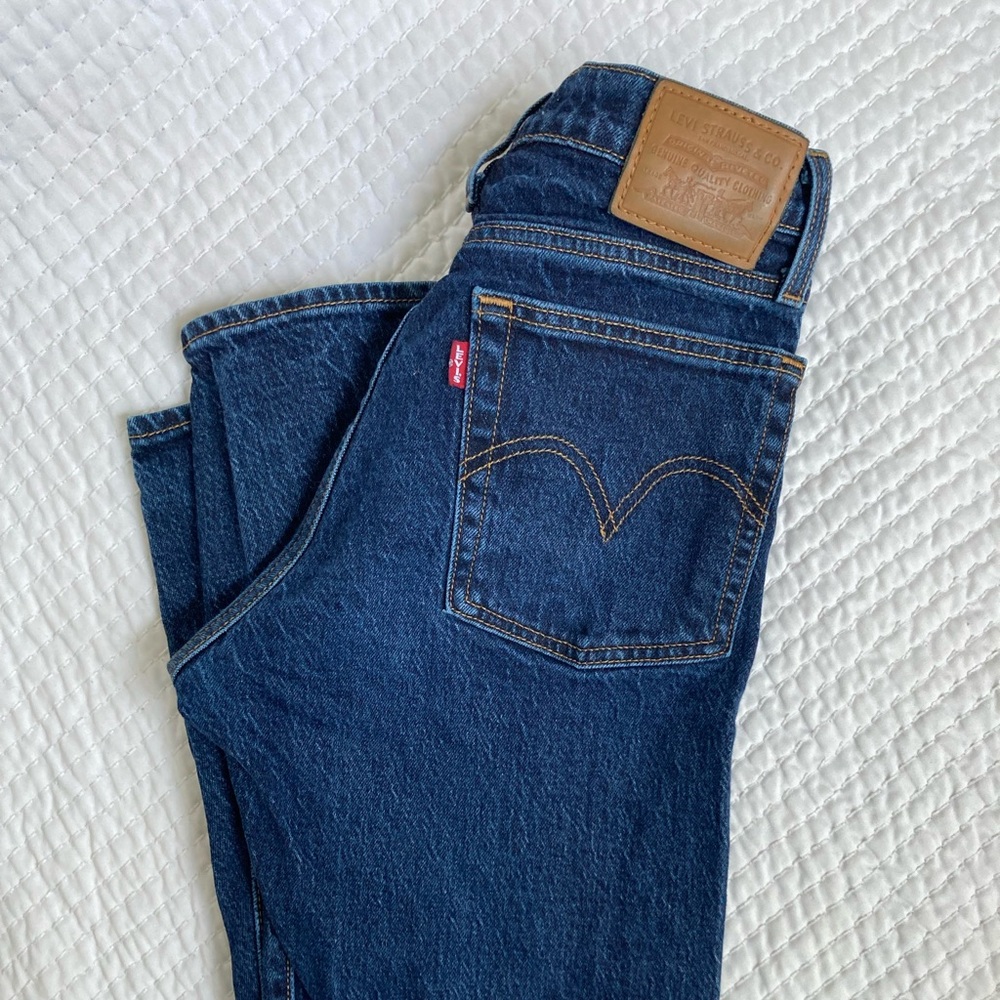Levi's Dark Blue Wedgie Icon jeans size 26